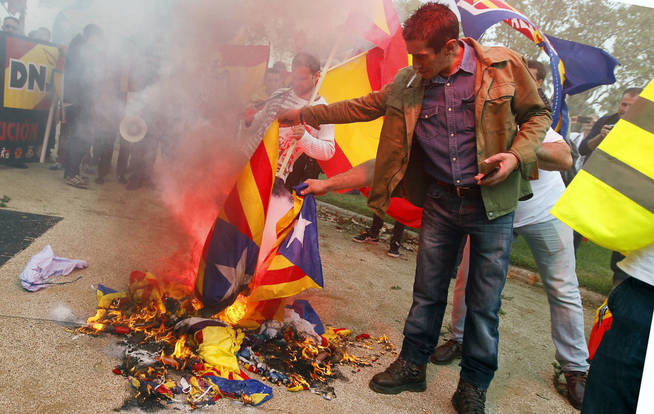quema bamdera catalana